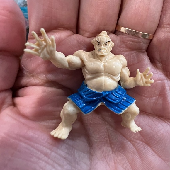 Vintage Mini Street Fighter Figures Vending Machine Rubber Lot of 4 size 1.5” - Picture 5 of 8